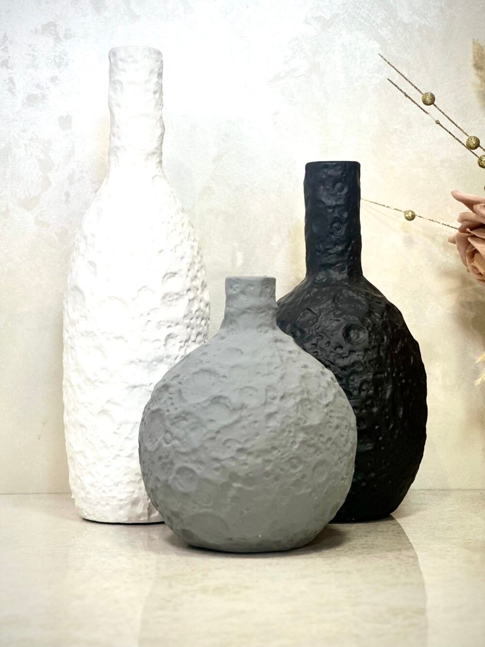 Ensemble de 3 Vases Décoratifs en Forme de Bouteille– Texture Surface Lunaire