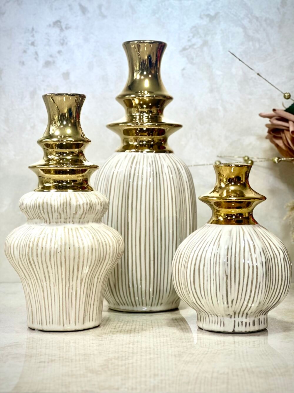 Ensemble de 3 Vases Chic Ondulés – Doré et Beige